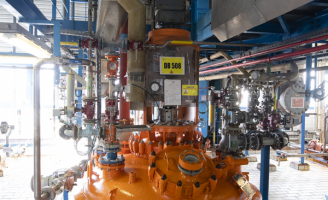 Les ateliers de synthèse disposent de plusieurs lignes de production de synthèse organique