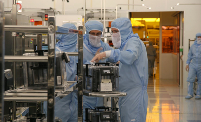 Activité de production en salle blanche