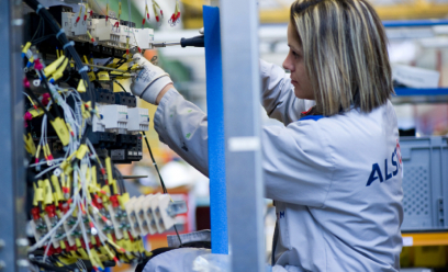 Vue intérieure - 1 femme en train de travailler